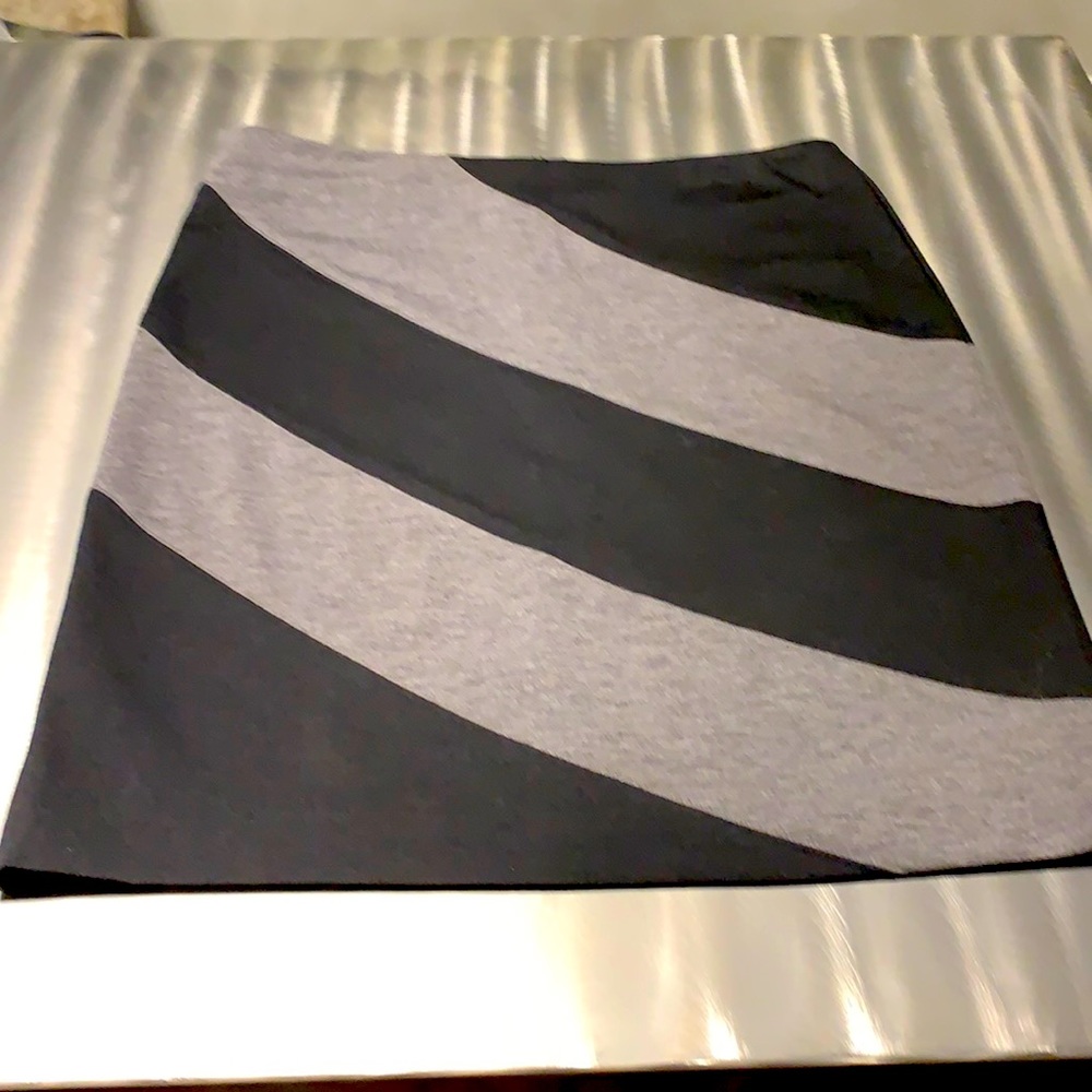Adrienne Vittadini Diagonal Stripe Skirt Size 10